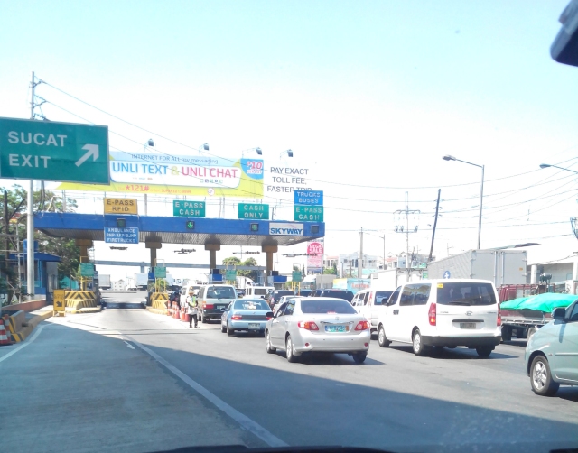 Just another regular day at a regular off rush hour time shows how practical the EPASS is in keeping you away from the long queues at the tollbooths. What more during rush hour? What's happening, TRB Executive Director Edmundo Reyes Jr? 
